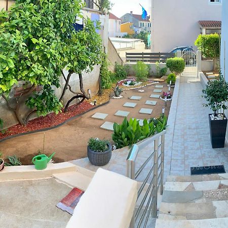Lumar Holidays And Apartments Преко Экстерьер фото
