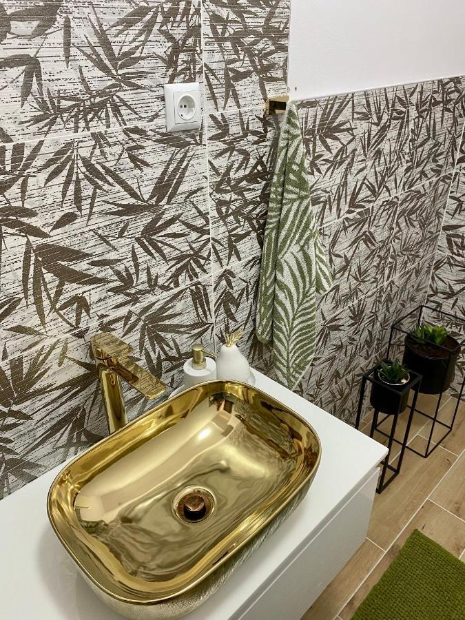 Lumar Holidays And Apartments Преко Экстерьер фото